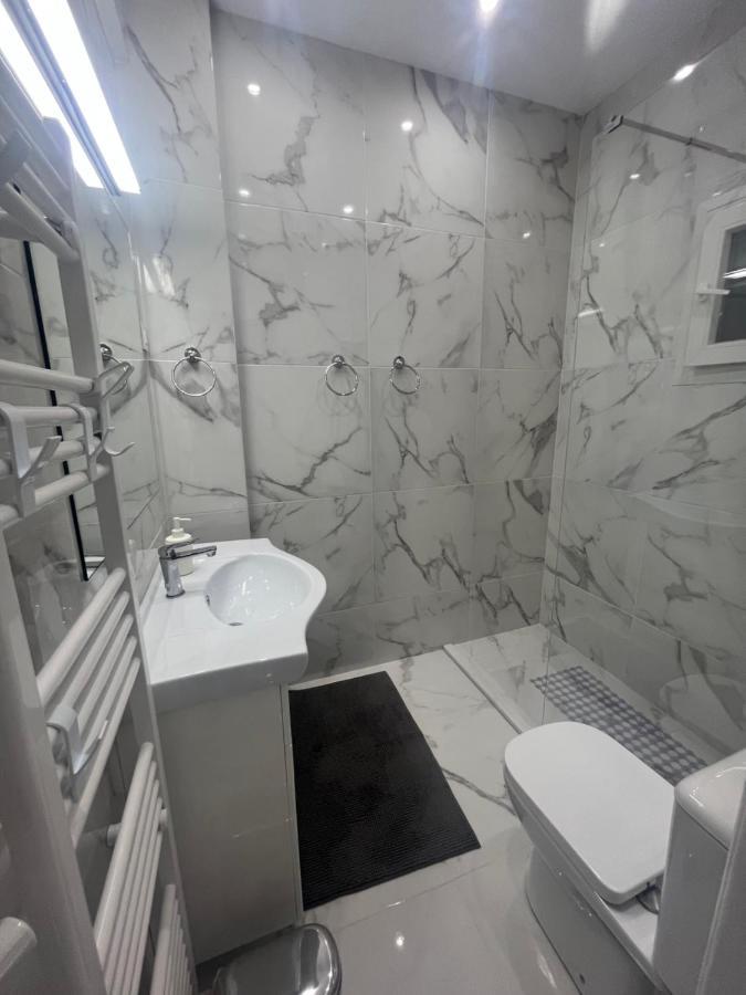 White Apartment Athen Eksteriør billede