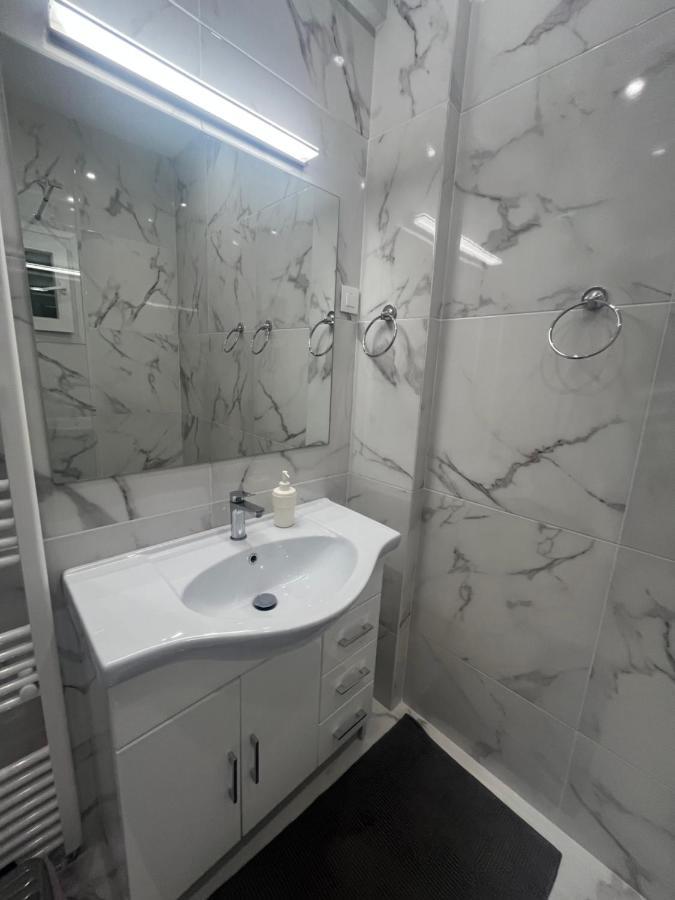 White Apartment Athen Eksteriør billede